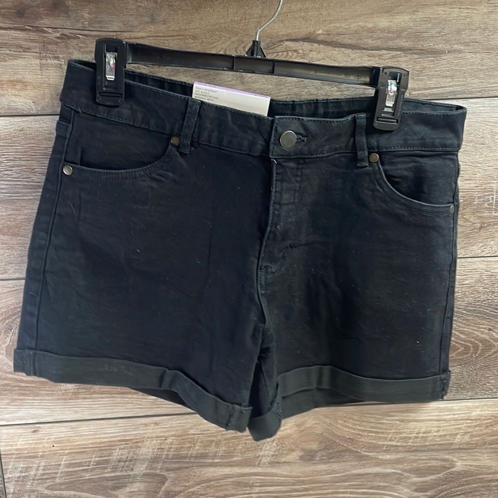 SERRA Women’s Midrise Cuffed Denim Shorts Button Zip Front Size 12 Black NWT